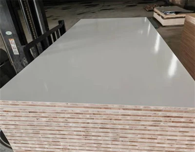 Kann Sperrholz aus Tischlerplatten gestrichen werden?